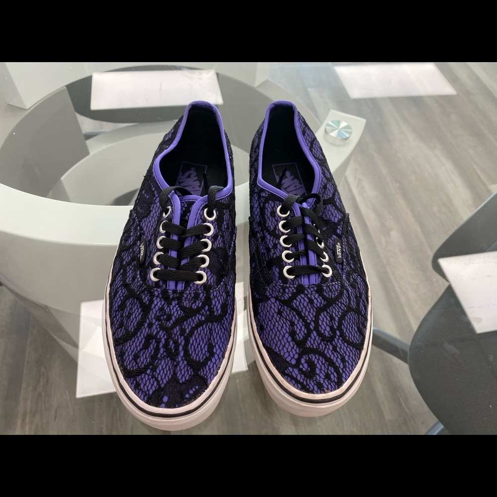 Women’s Size 9 Vans - Picture 3 of 5